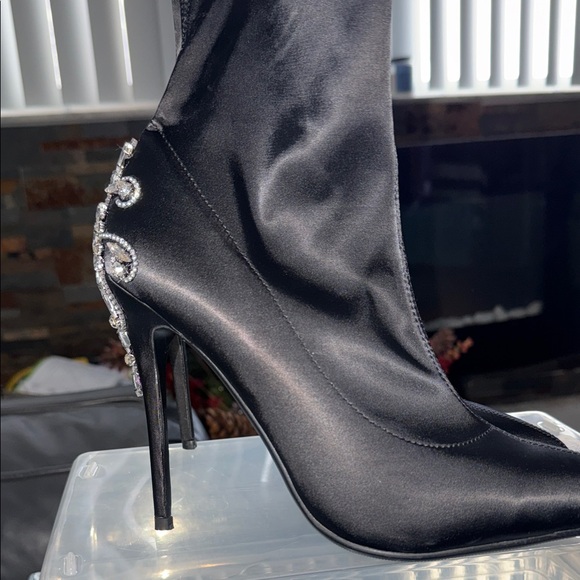 Stunning Black Embellished Women's Heels - Picture 3 of 10